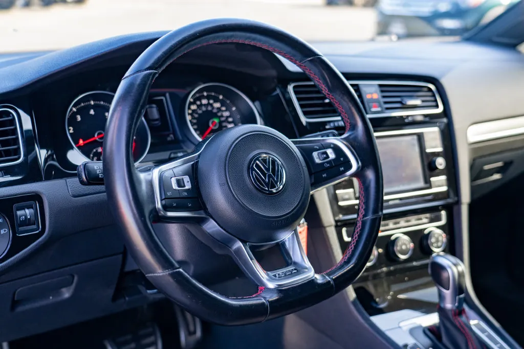 Volkswagen Golf GTI photo 11
