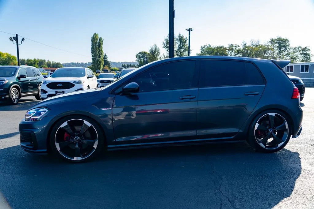 Volkswagen Golf GTI photo 10
