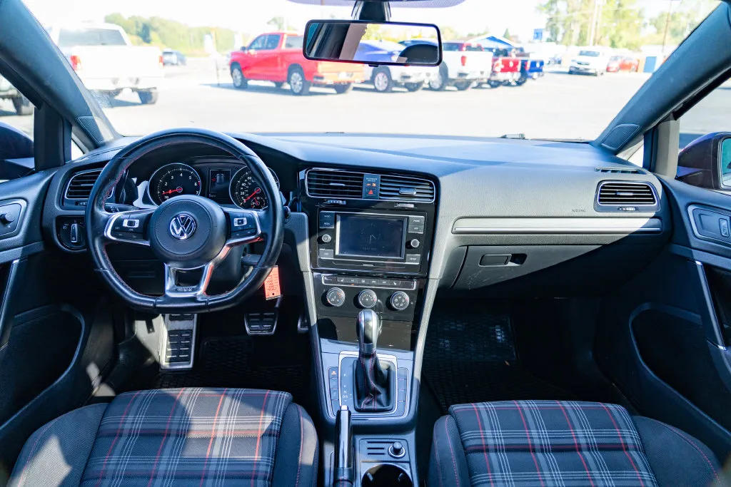 Volkswagen Golf GTI photo 21