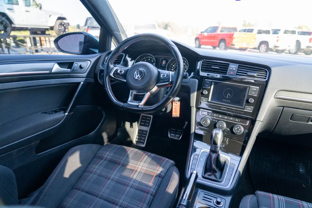 Volkswagen Golf GTI photo 22