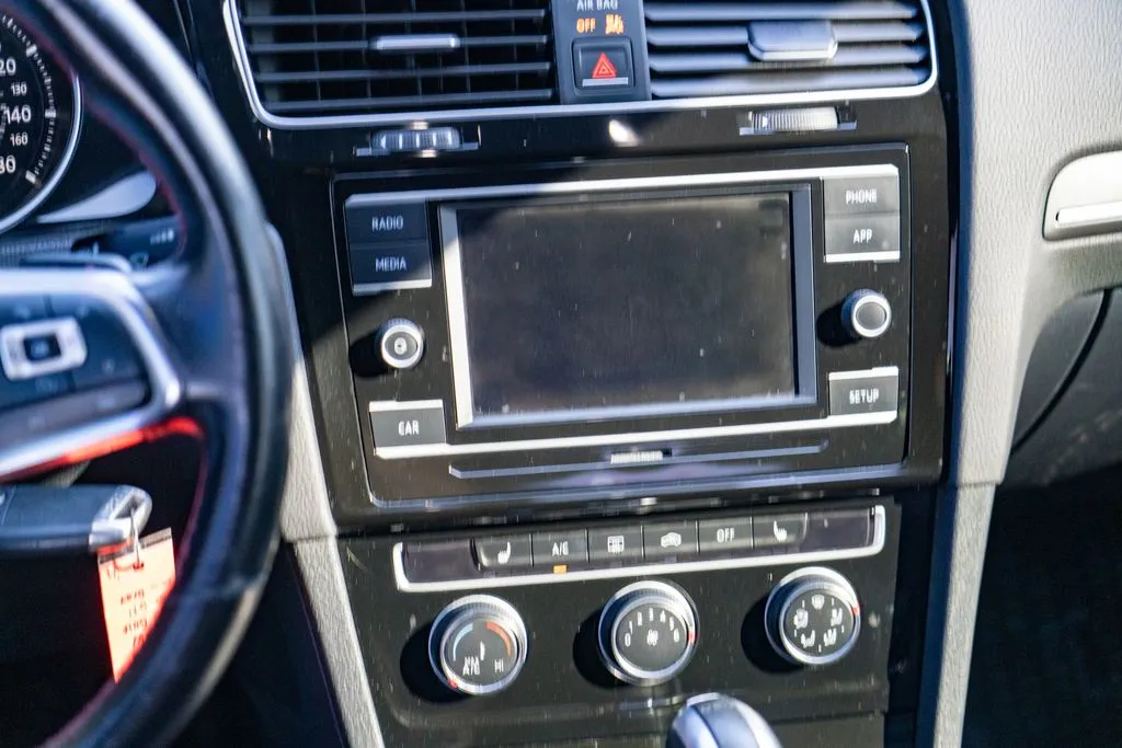 Volkswagen Golf GTI photo 14
