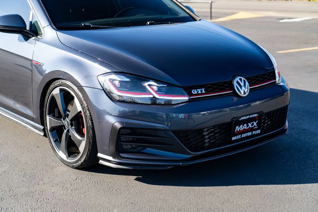 Volkswagen Golf GTI photo 18