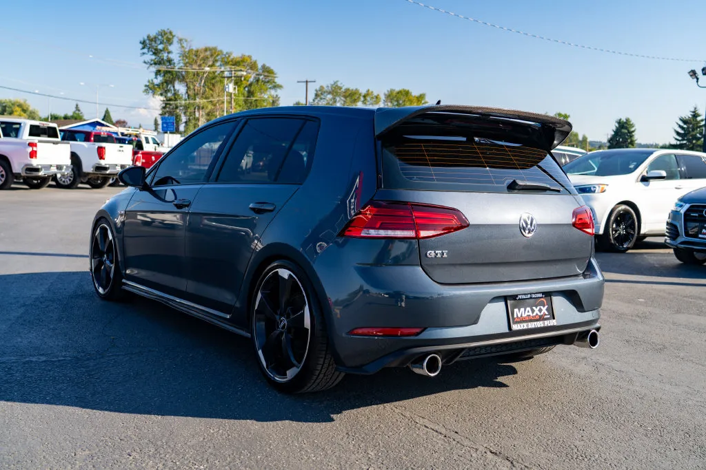 Volkswagen Golf GTI photo 9