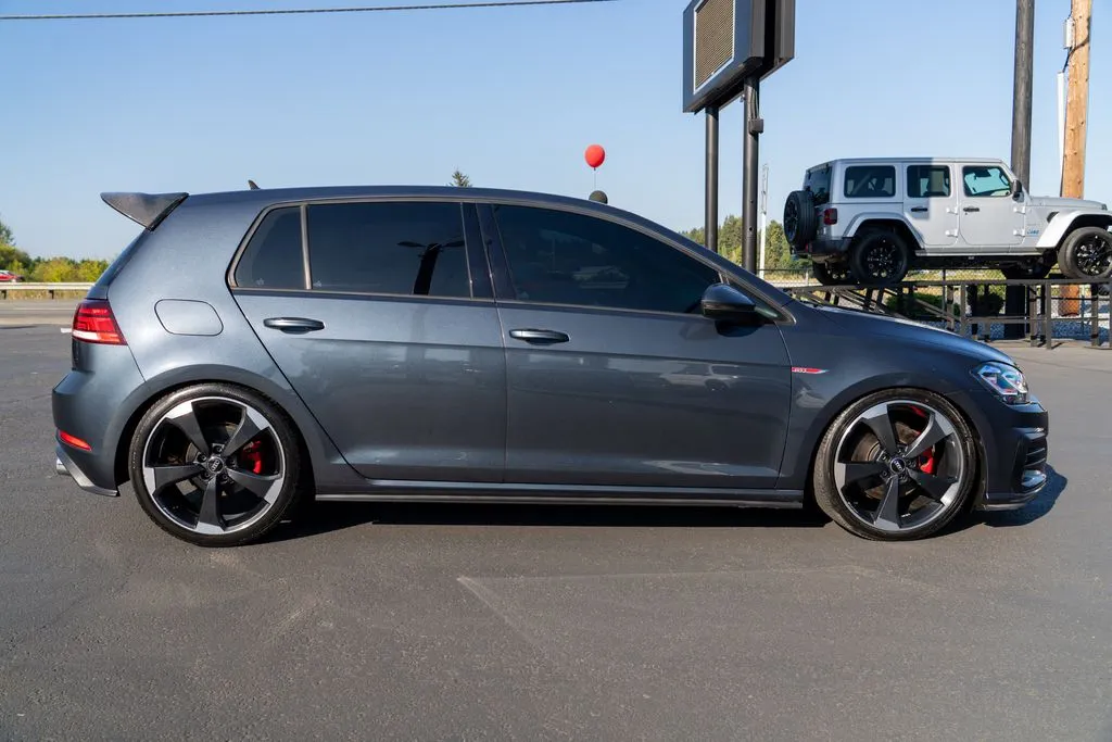 Volkswagen Golf GTI photo 6