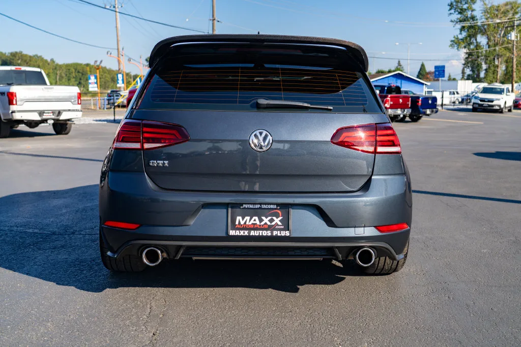 Volkswagen Golf GTI photo 8