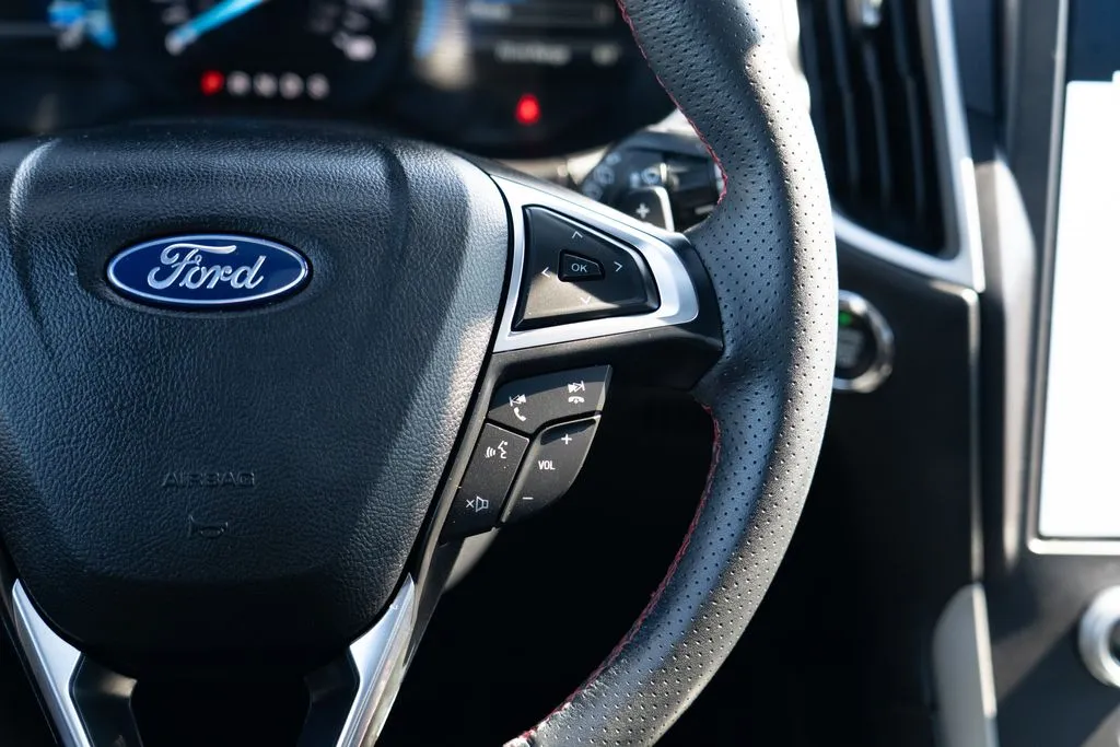 Ford Edge photo 16