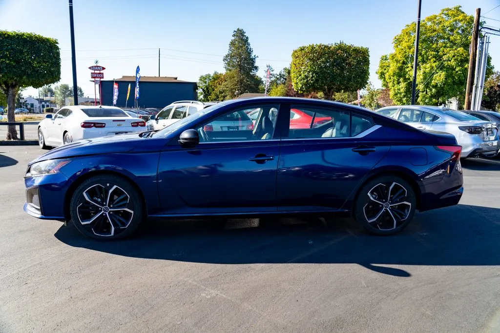 Nissan Altima photo 10