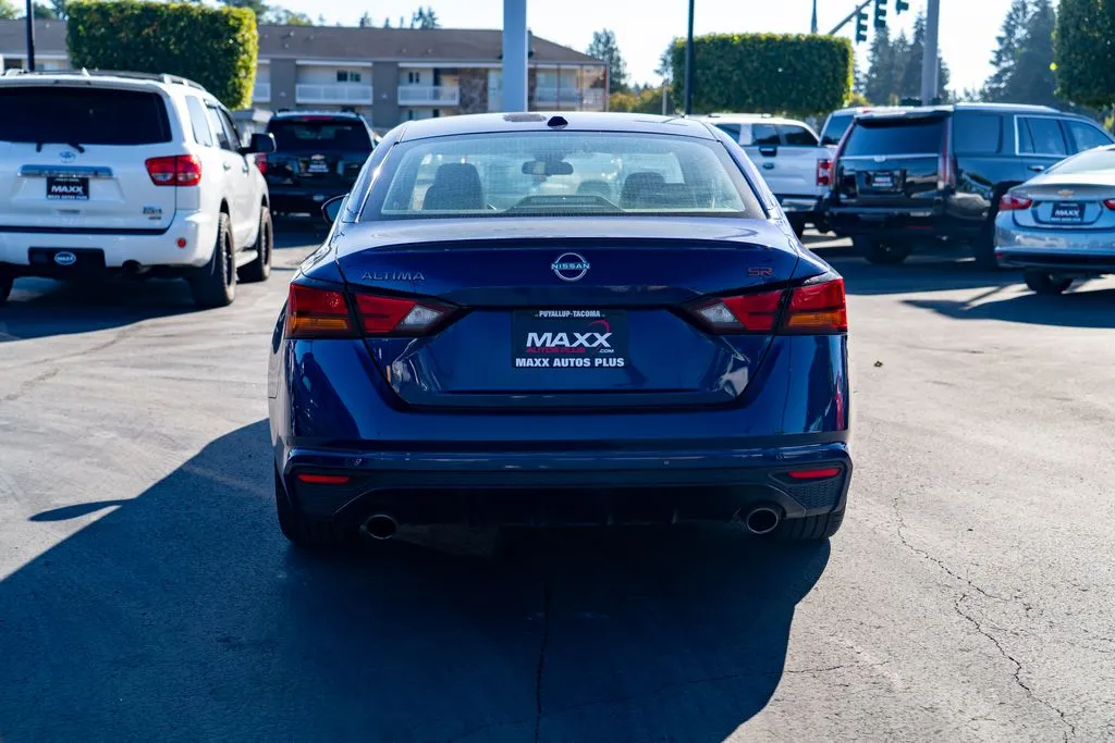 Nissan Altima photo 8
