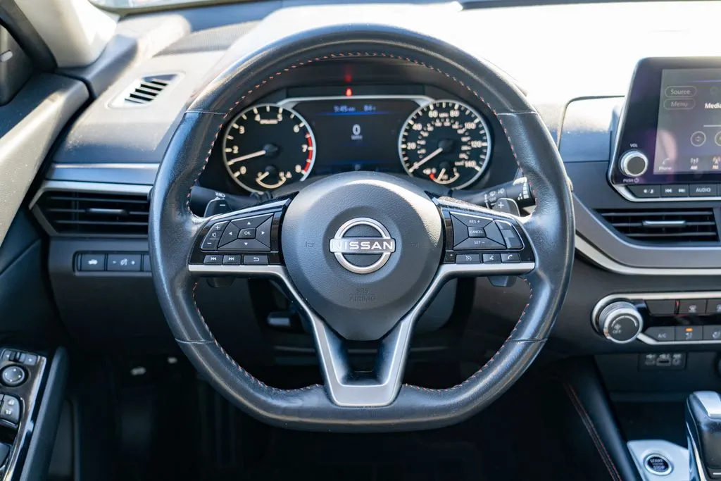 Nissan Altima photo 13
