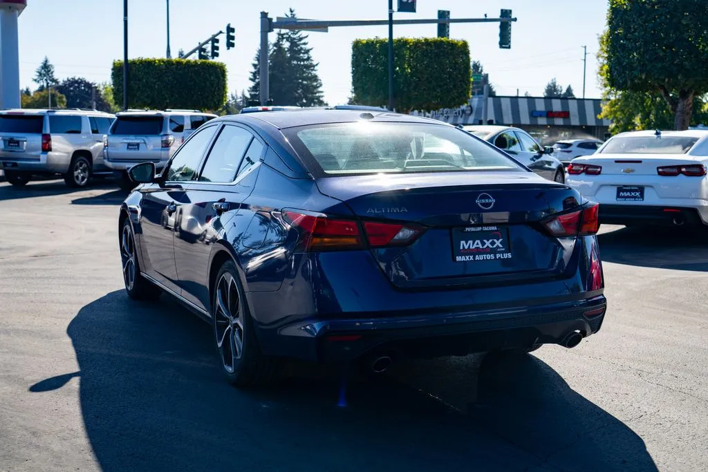 Nissan Altima photo 9