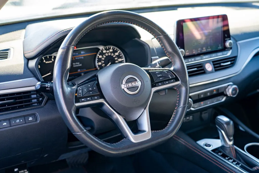 Nissan Altima photo 11