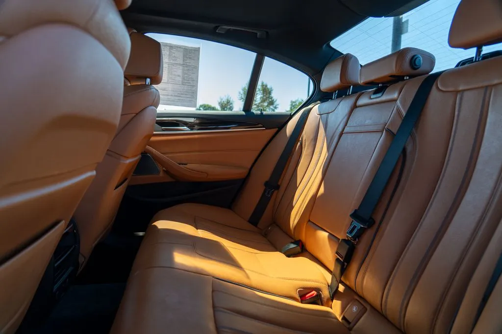 BMW 5 Series photo 16