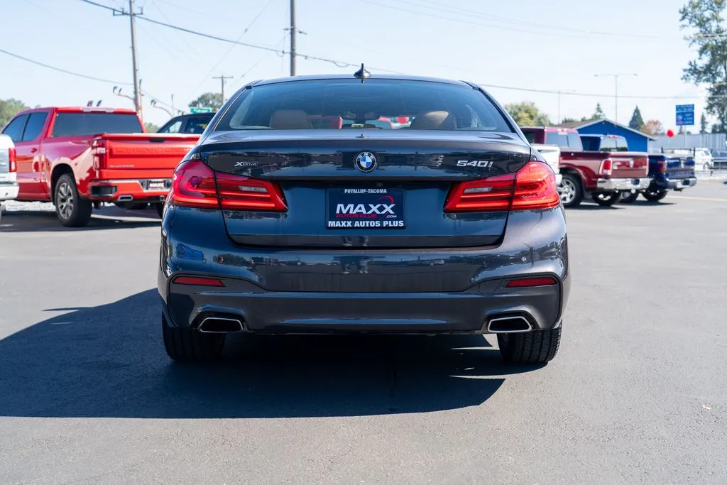 BMW 5 Series photo 10