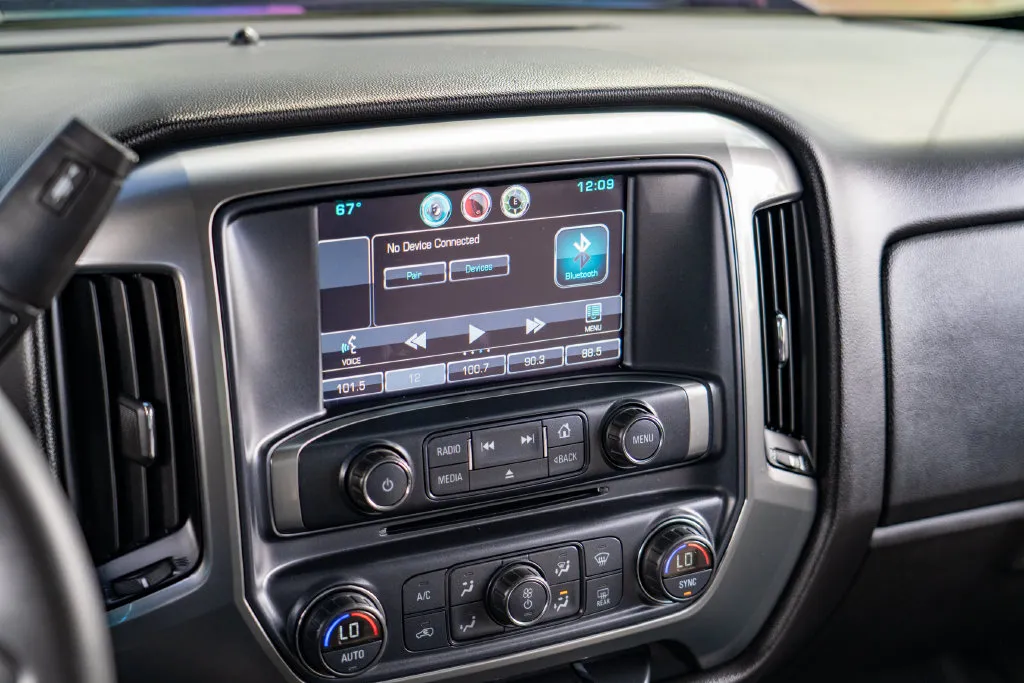Chevrolet Silverado photo 19