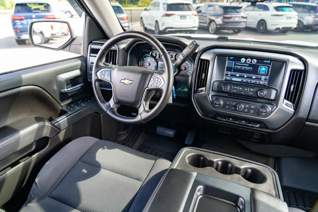 Chevrolet Silverado photo 21