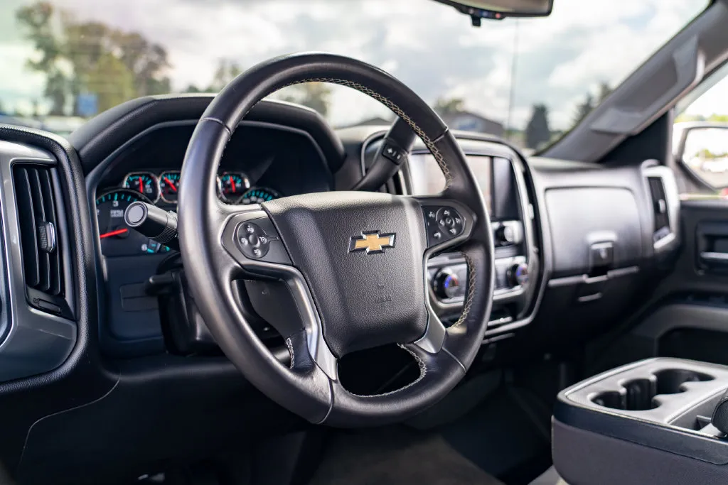 Chevrolet Silverado photo 13