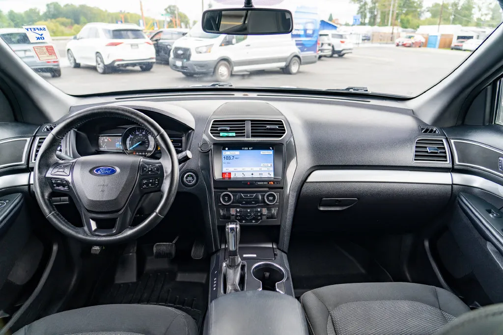 Ford Explorer photo 23