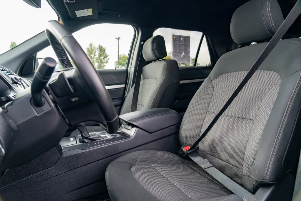 Ford Explorer photo 14