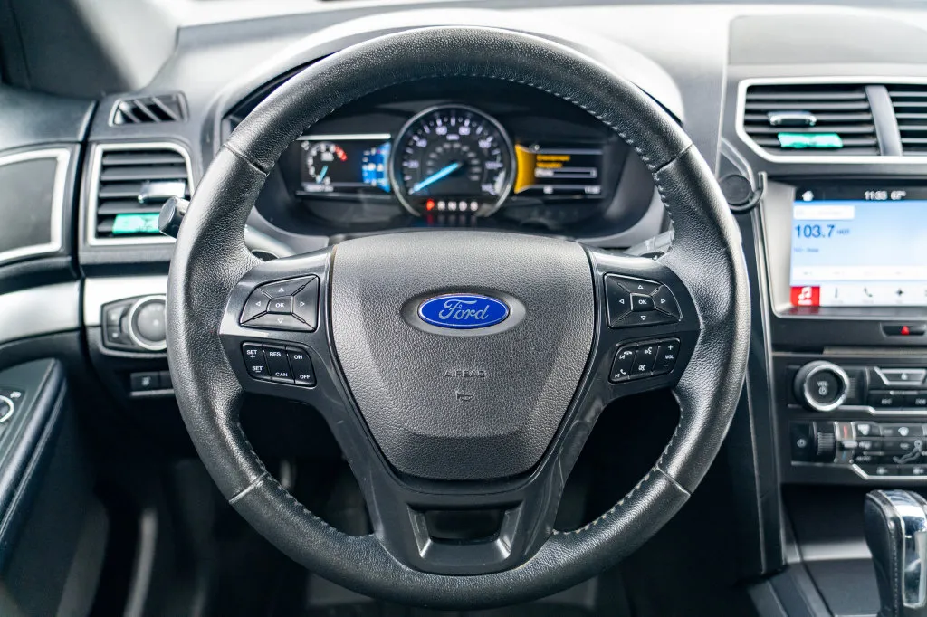 Ford Explorer photo 17