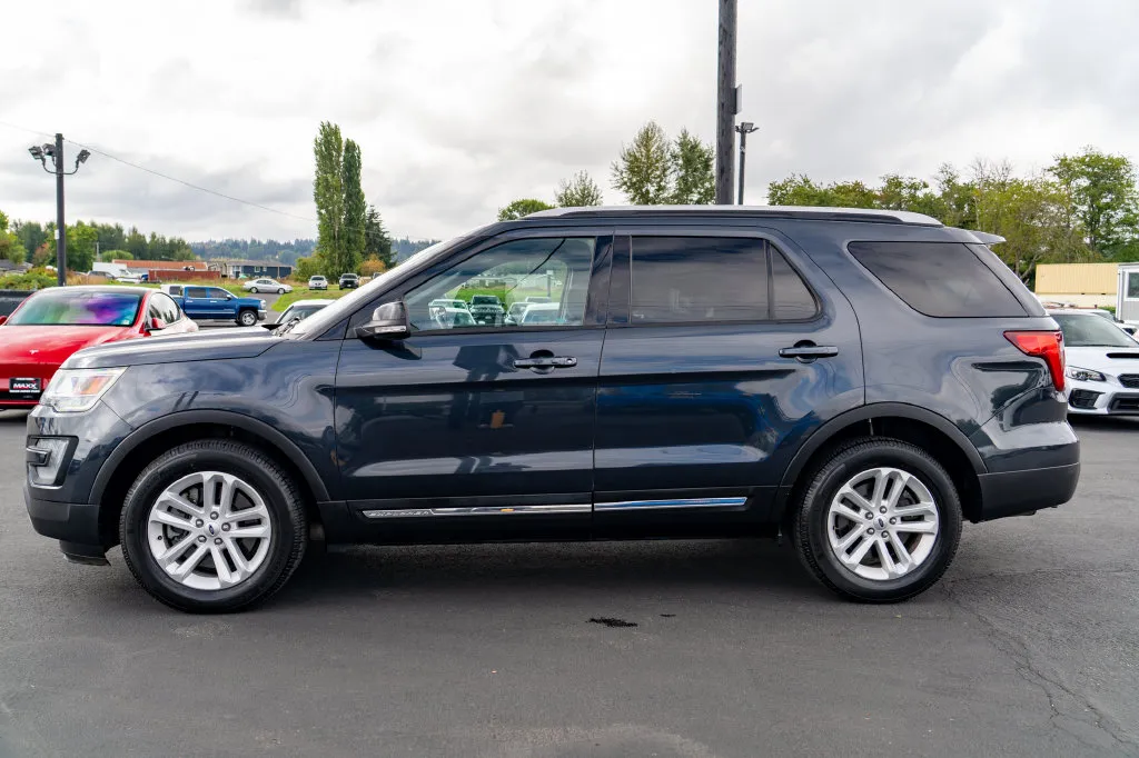 Ford Explorer photo 12