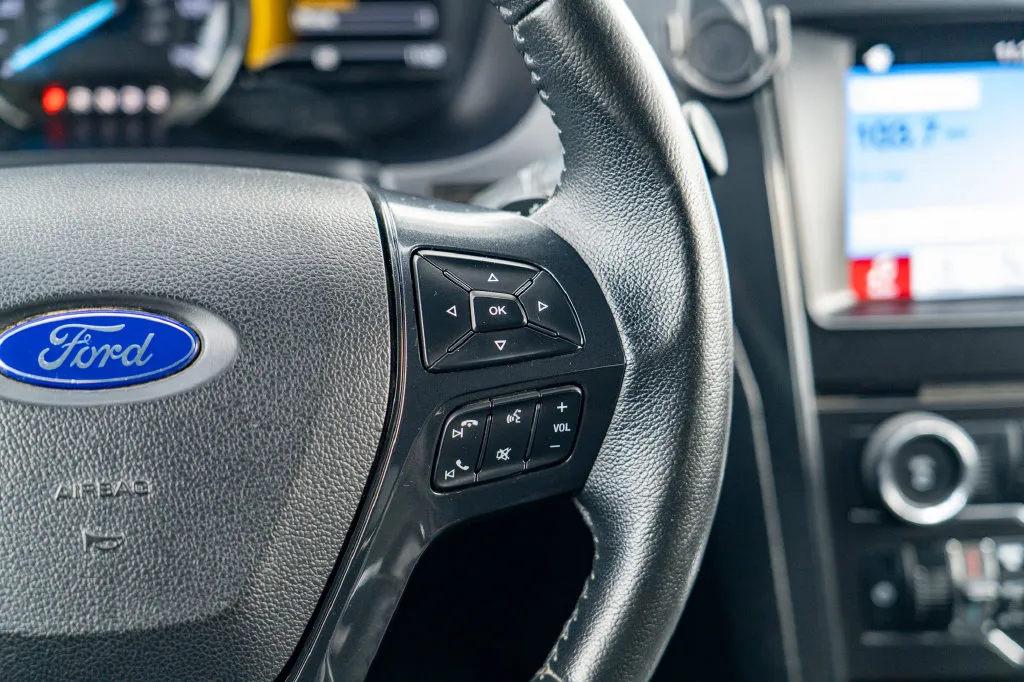 Ford Explorer photo 18