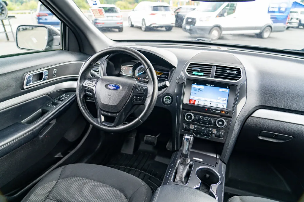 Ford Explorer photo 24