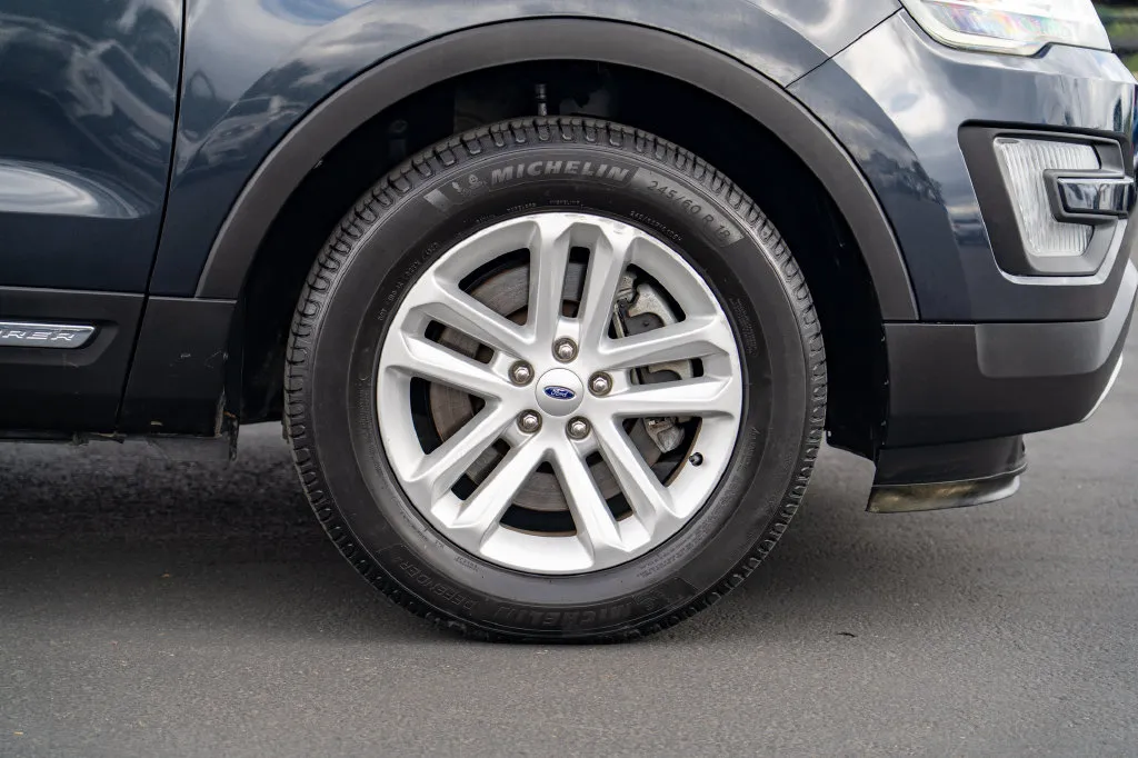 Ford Explorer photo 7