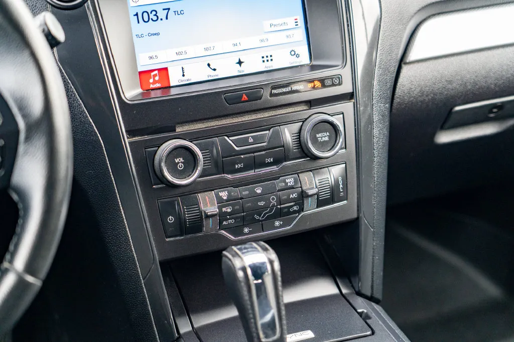 Ford Explorer photo 21