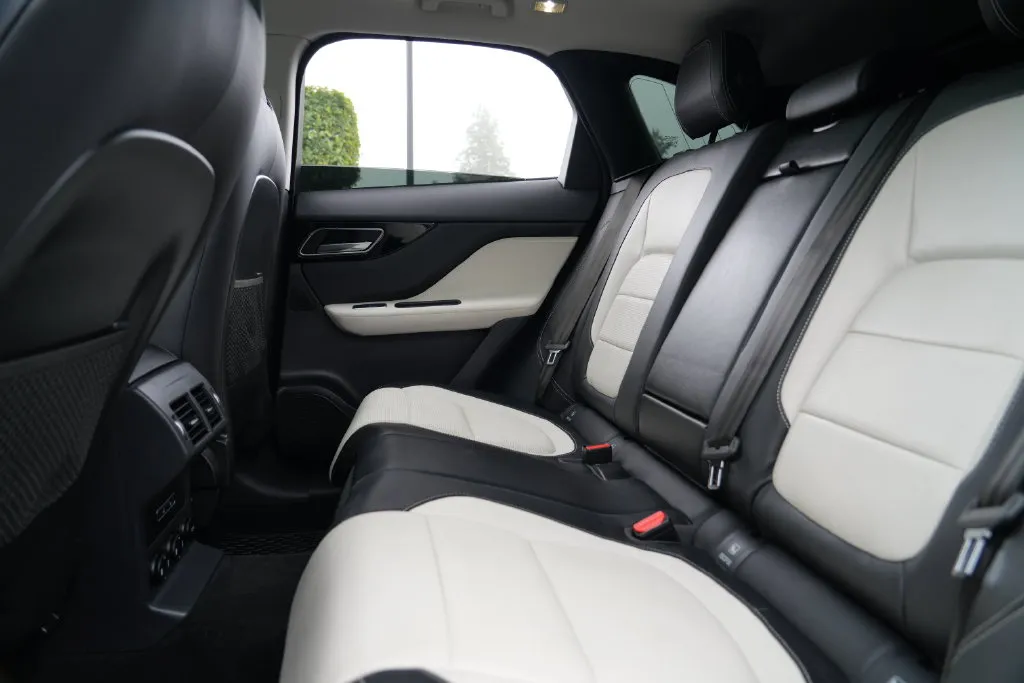 Jaguar F-PACE photo 26