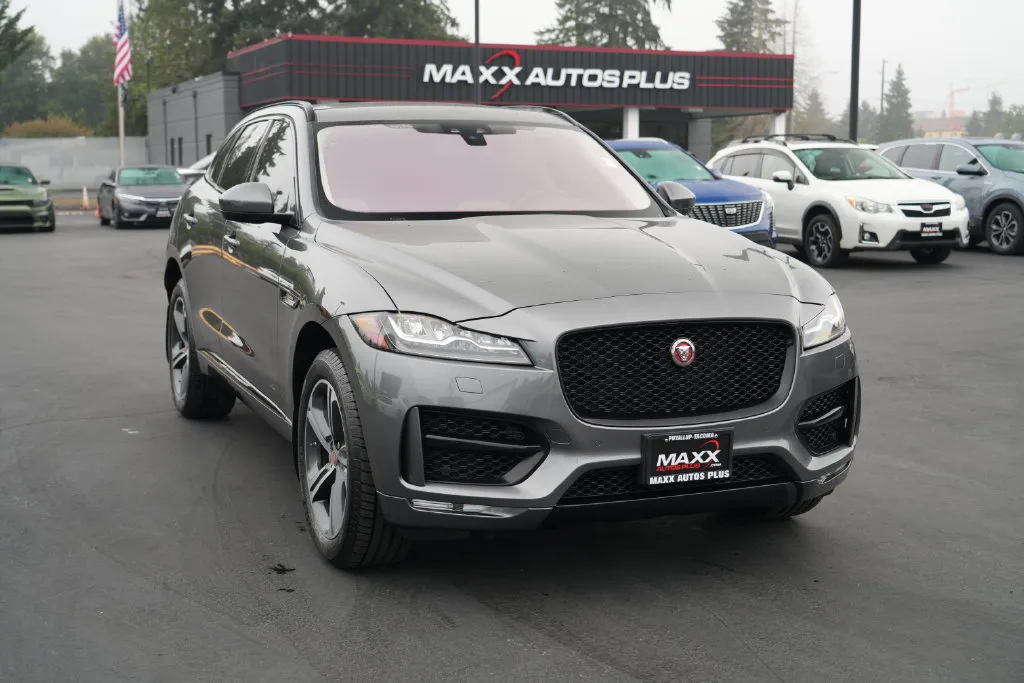 Jaguar F-PACE photo 2