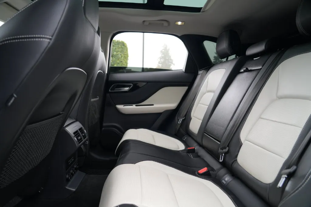 Jaguar F-PACE photo 15