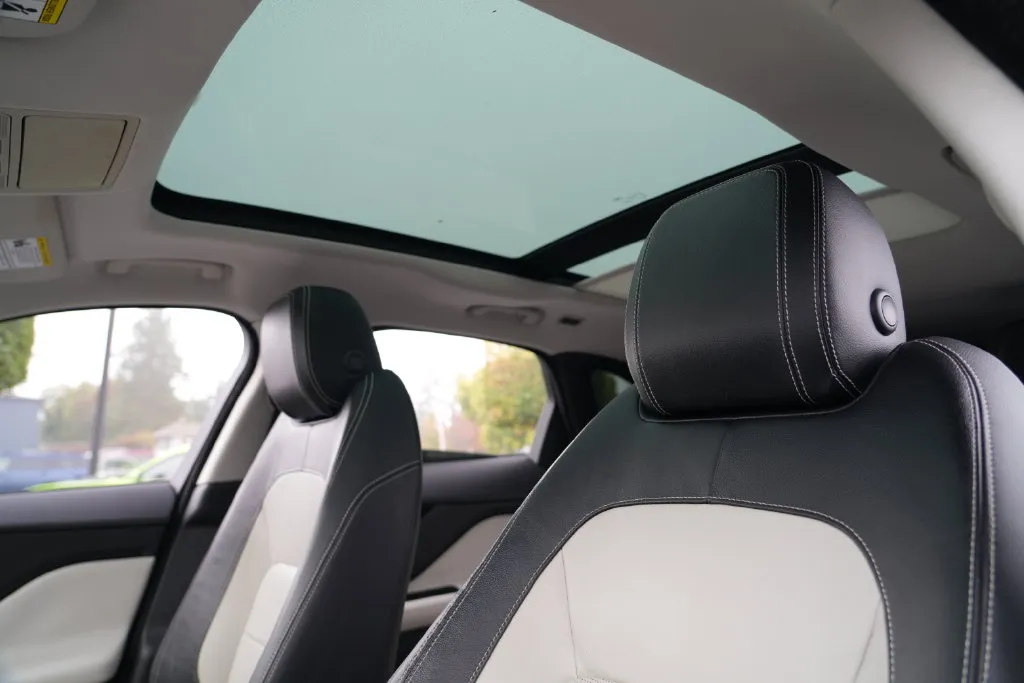 Jaguar F-PACE photo 14