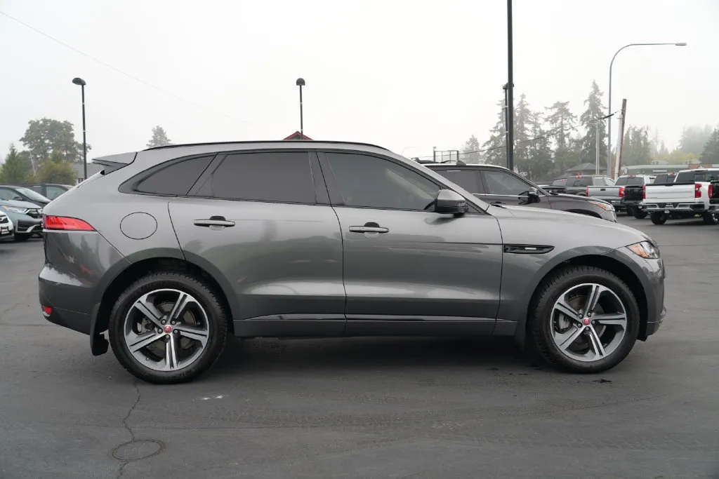 Jaguar F-PACE photo 7