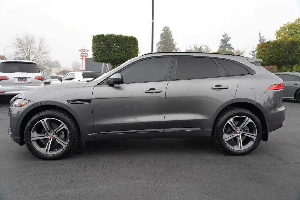 Jaguar F-PACE photo 11