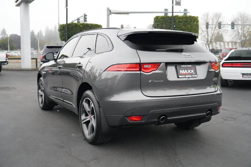 Jaguar F-PACE photo 10