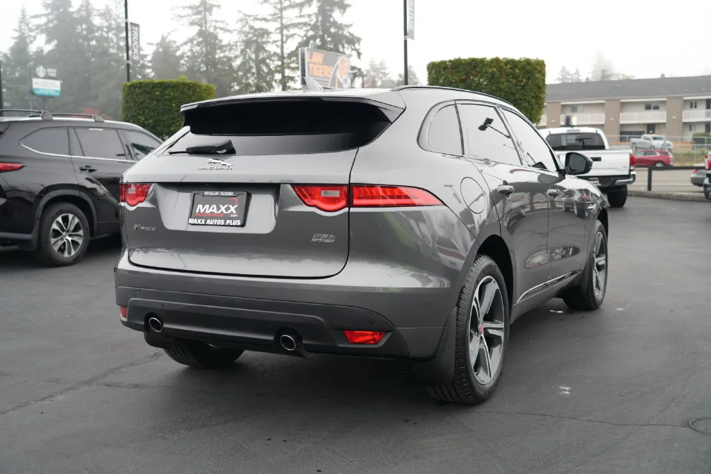 Jaguar F-PACE photo 8