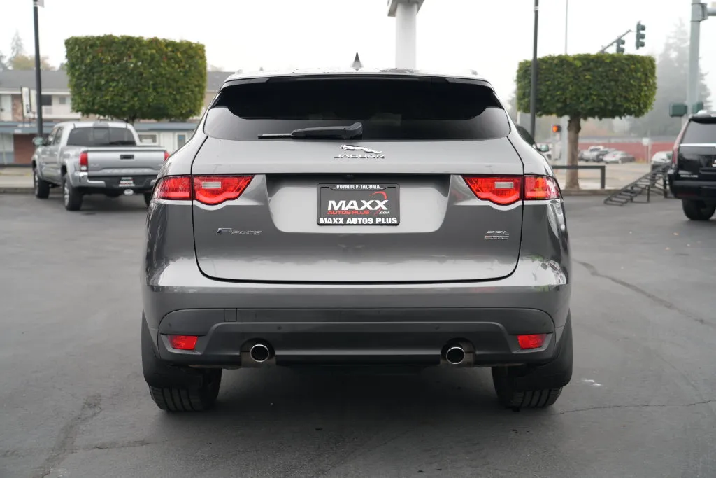 Jaguar F-PACE photo 9
