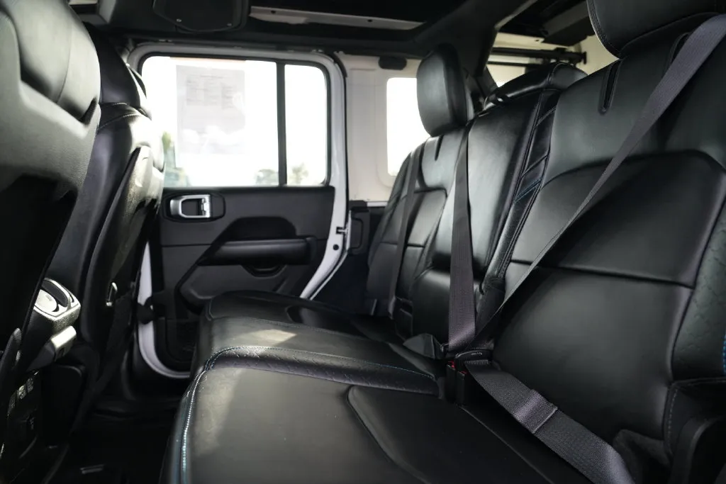 Jeep Wrangler photo 14