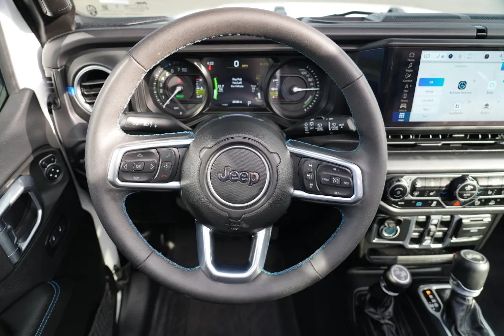 Jeep Wrangler photo 18