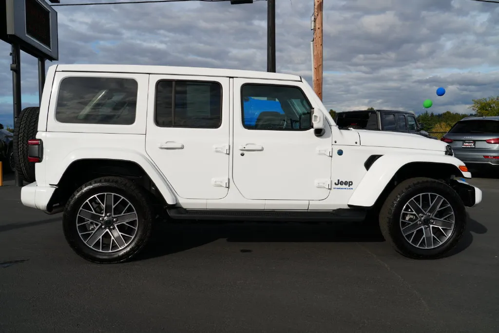 Jeep Wrangler photo 8