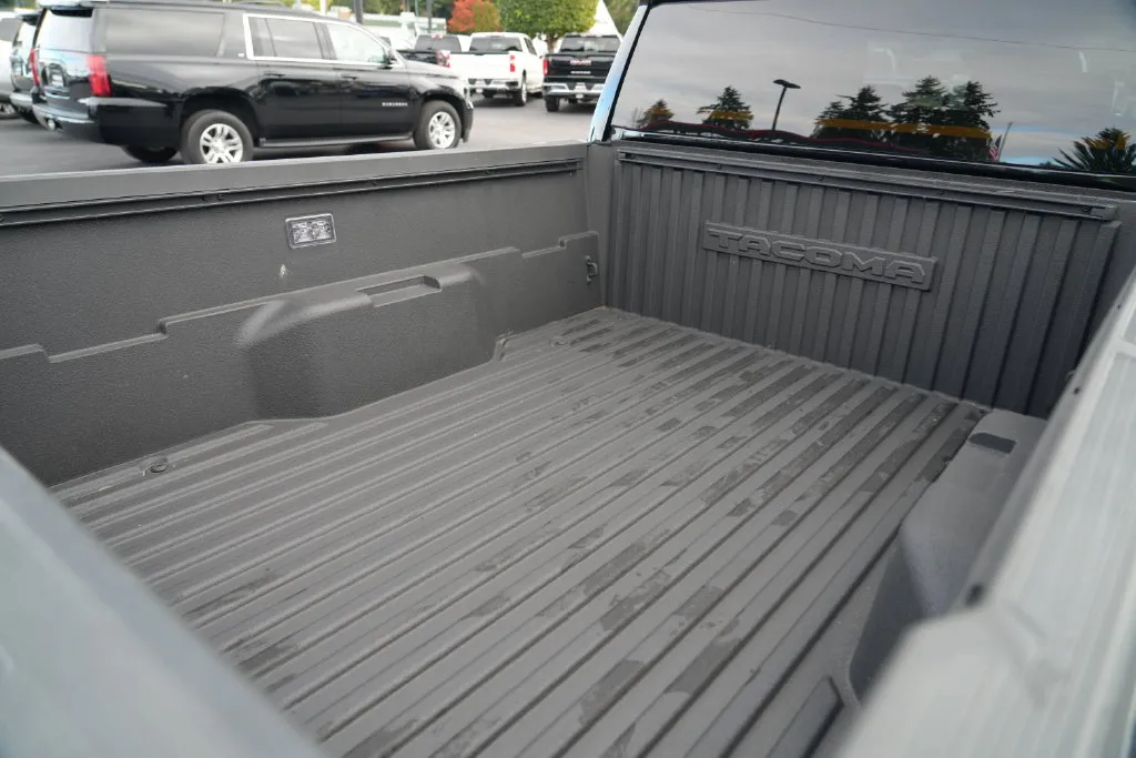 Toyota Tacoma photo 11
