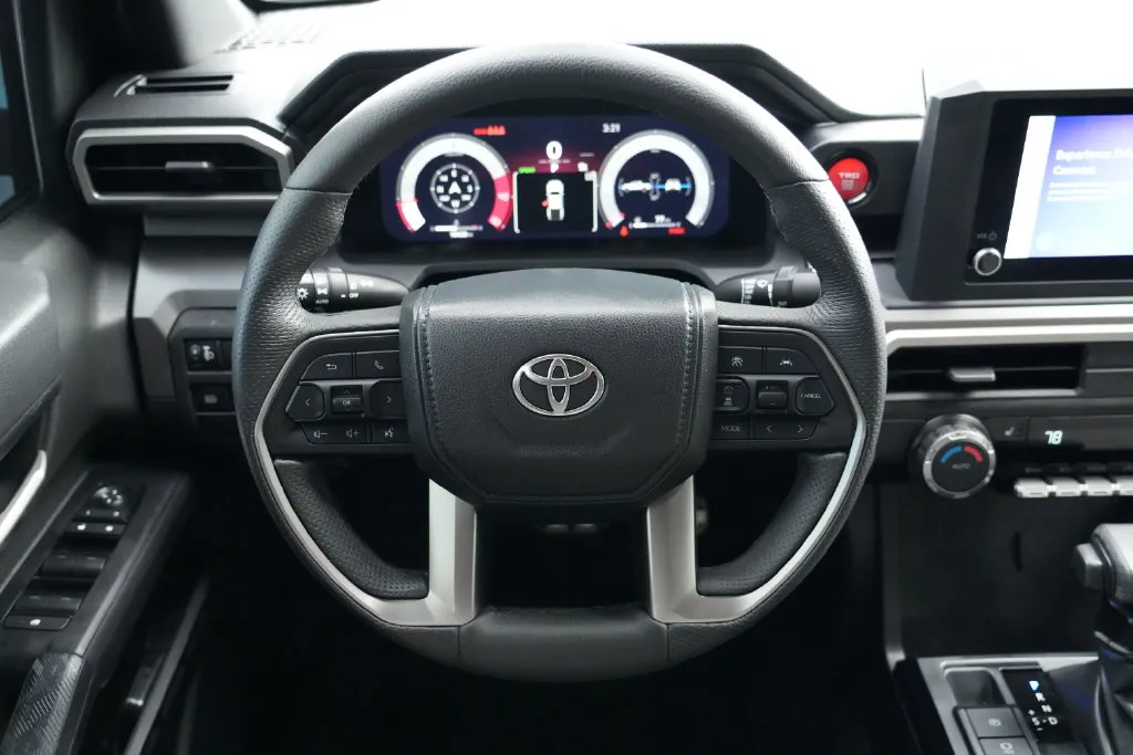 Toyota Tacoma photo 17