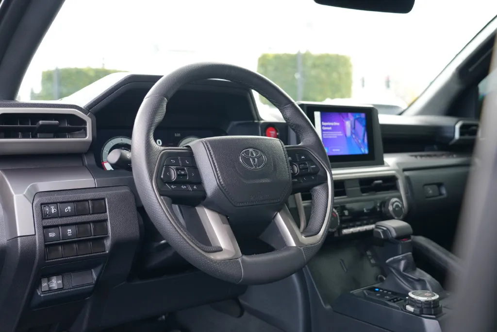 Toyota Tacoma photo 14
