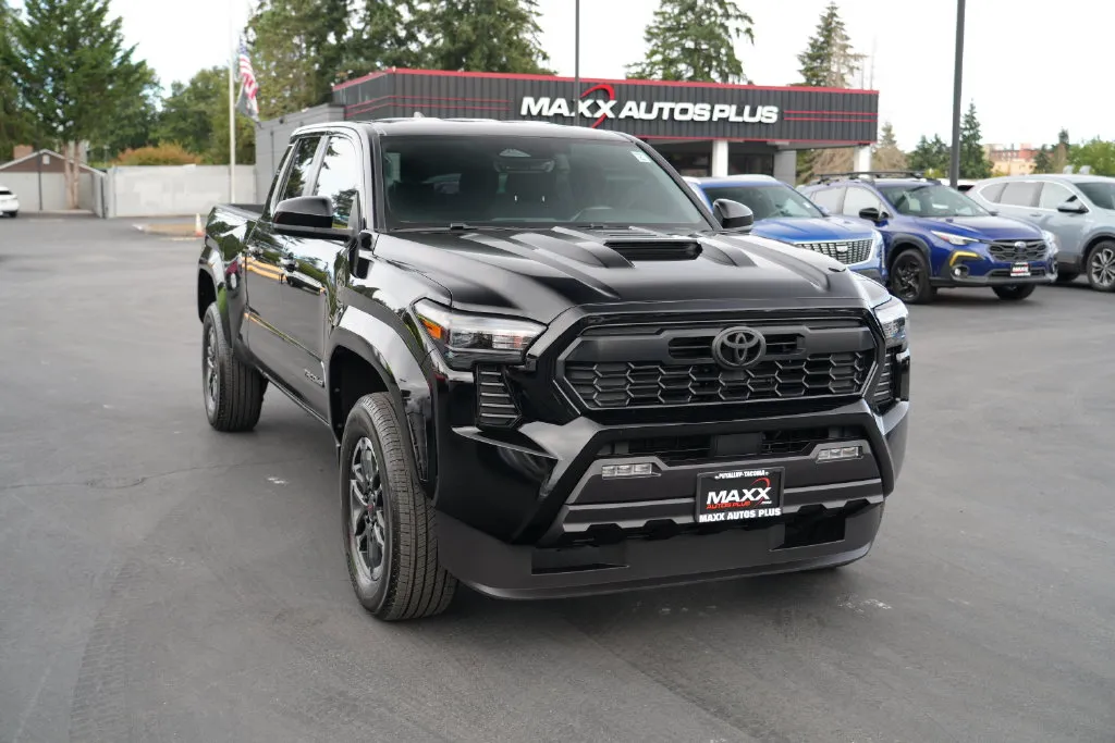 Toyota Tacoma photo 2