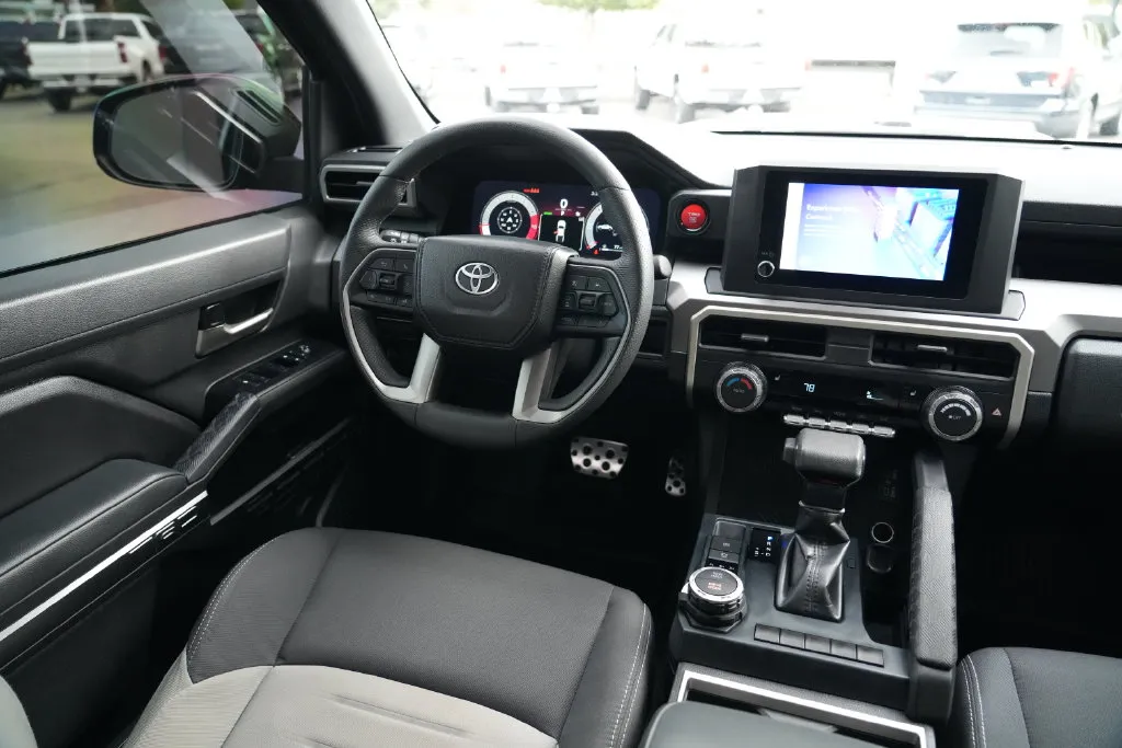 Toyota Tacoma photo 23