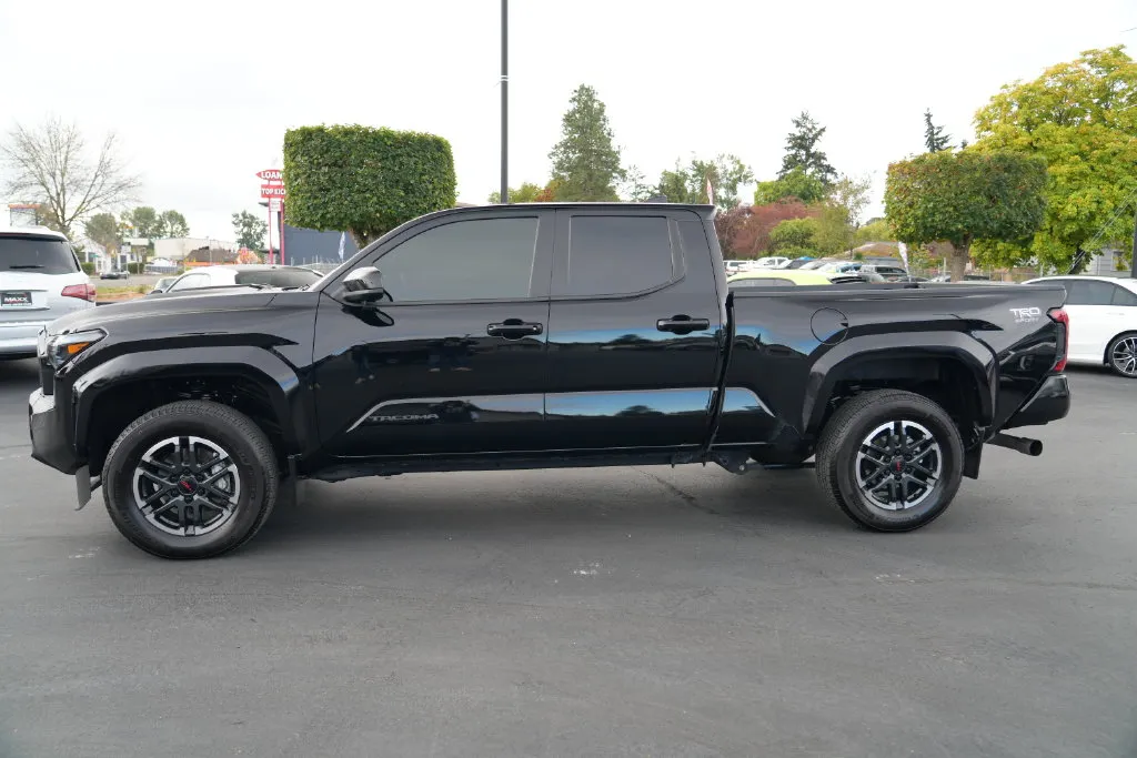 Toyota Tacoma photo 13