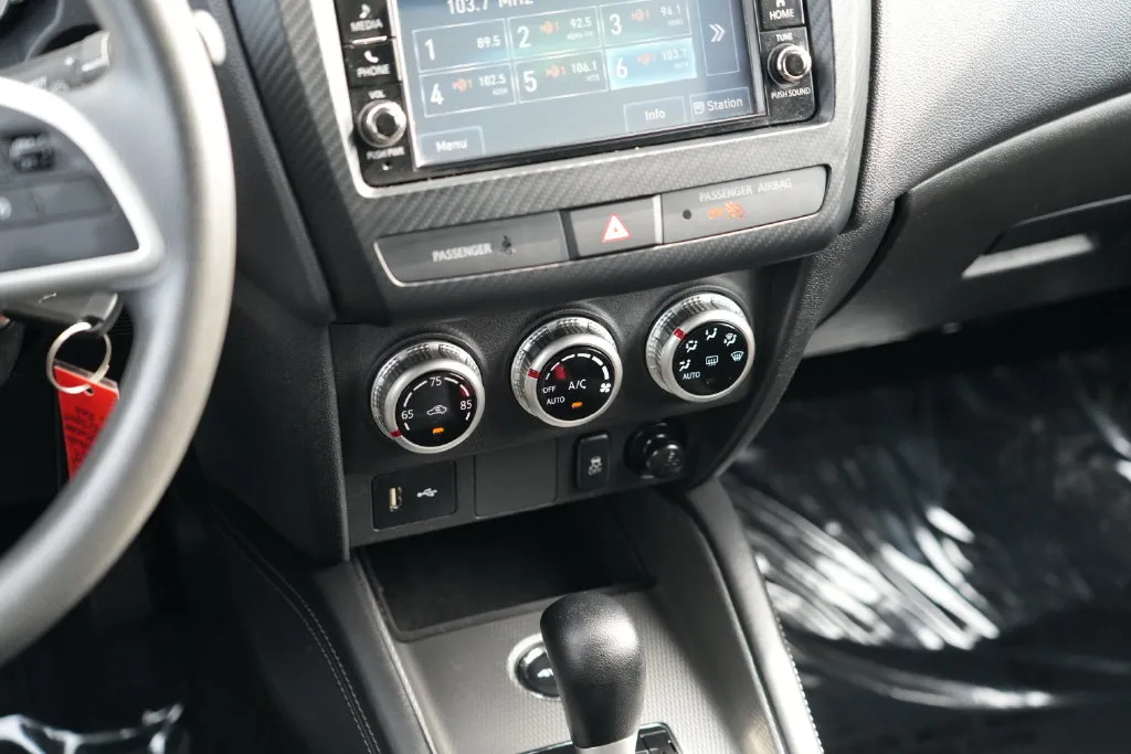 Mitsubishi Outlander Sport photo 21