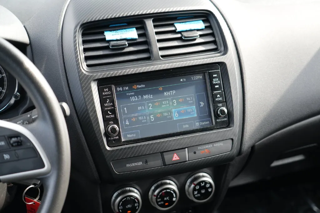 Mitsubishi Outlander Sport photo 18