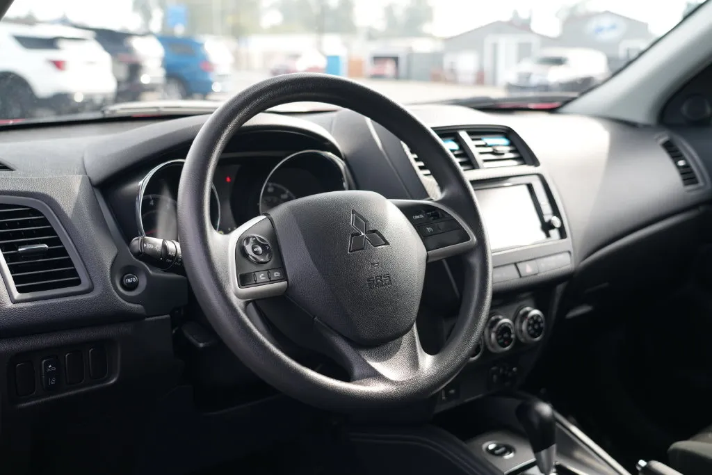 Mitsubishi Outlander Sport photo 13