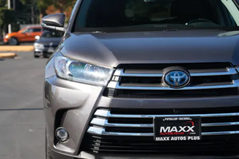 More photos of 2019 Toyota Highlander Hybrid Limited Platinum at Maxx Autos Plus Puyallup, WA